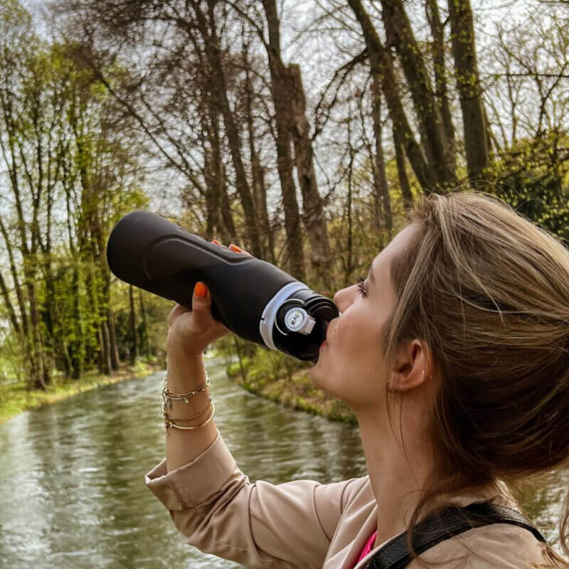Outdoor Wasserfilter. Direkt aus dem Fluss trinken