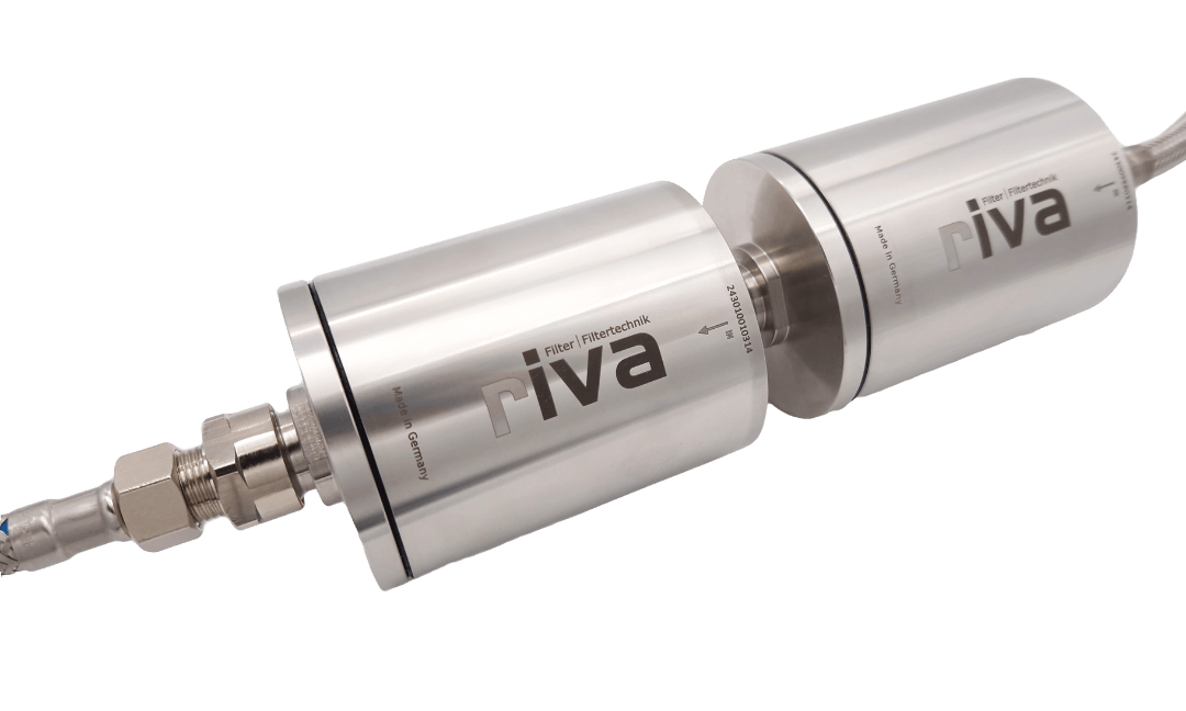 riva Wasserfilter, die hintereinander geschraubt sind und Schadstoffe aus dem Leitungswasser filtern können